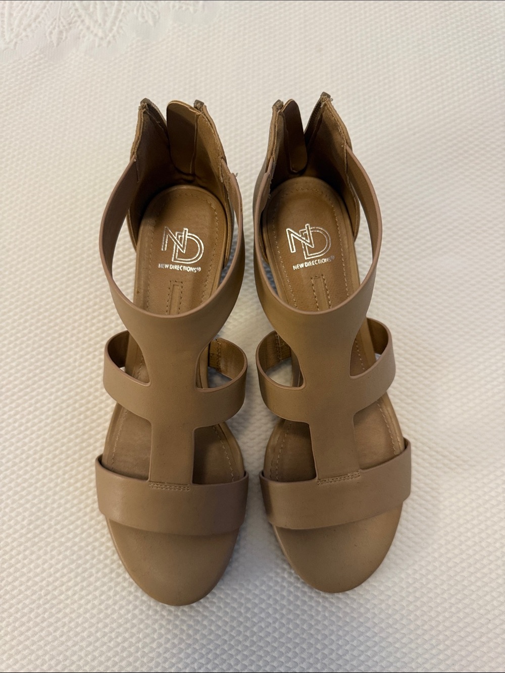 NWOT Women's New Direction “Devinda” Strappy Wedge Sandals - Picture 2 of 6